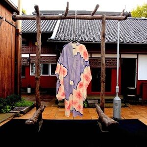 Elegant ANTIQUE double lined Apprentice GEISHA Floral Kimono in BLUE and Cream